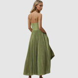 Adéla - Eleganza moderna con schiena scoperta