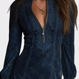 Jasmine – Mini vestito blu in suede con pizzo