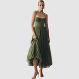 Adéla - Eleganza moderna con schiena scoperta