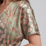 Gemma | Abito Midi con Stampa Astratta e Vita Torcigliata