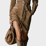 Abito midi in suede con maniche lunghe e colletto